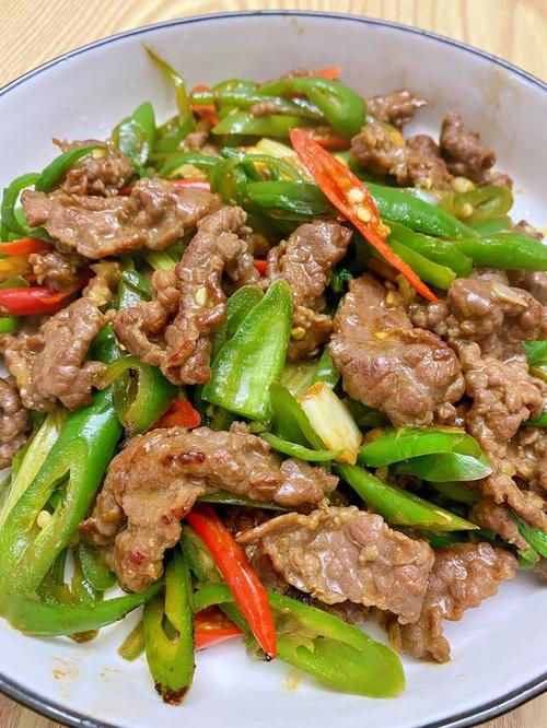 炒牛肉的做法青椒炒牛肉(炒牛肉青椒怎么做才嫩窍门)-第4张图片-窝头美食网 炒牛肉的做法青椒炒牛肉(炒牛肉青椒怎么做才嫩窍门)-第4张图片-窝头美食网