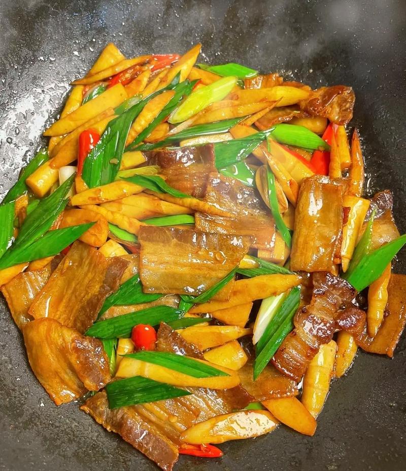 竹笋子炒肉的做法（竹笋炒肉的步骤）-第7张图片-窝头美食网