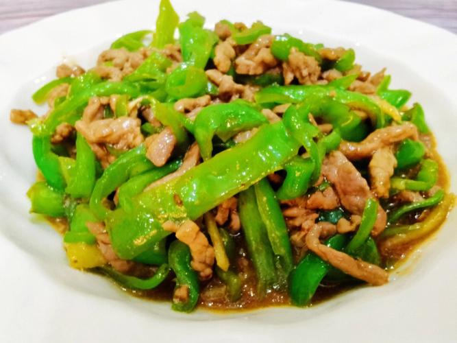 特色青椒炒牛肉丝的做法(青椒炒牛肉丝家常做法)-第1张图片-窝头美食网 特色青椒炒牛肉丝的做法(青椒炒牛肉丝家常做法)-第1张图片-窝头美食网