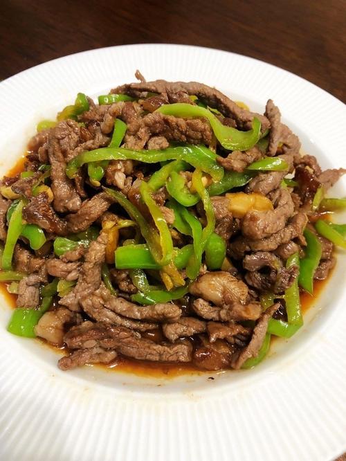 特色青椒炒牛肉丝的做法(青椒炒牛肉丝家常做法)-第3张图片-窝头美食网 特色青椒炒牛肉丝的做法(青椒炒牛肉丝家常做法)-第3张图片-窝头美食网