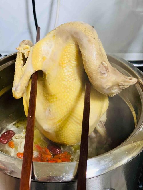 白斩鸡云南做法(白斩鸡正宗)-第6张图片-窝头美食网 白斩鸡云南做法(白斩鸡正宗)-第6张图片-窝头美食网