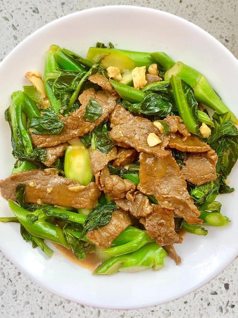 青椒炒牛肉香菇的做法（青椒香菇牛肉丝）-第7张图片-窝头美食网