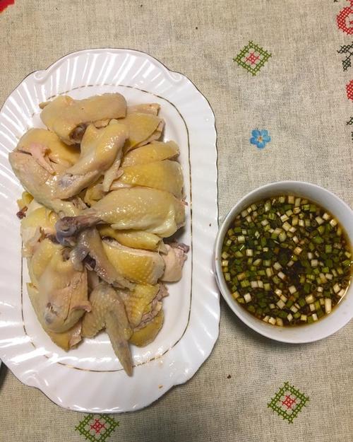 米酒白斩鸡做法（白米酒煲鸡汤的做法）-第1张图片-窝头美食网