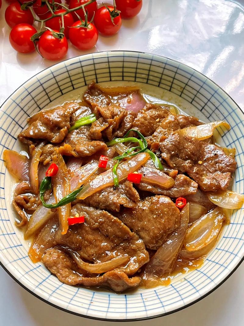青椒炒牛肉洋葱的做法（青椒洋葱炒牛肉窍门）-第4张图片-窝头美食网