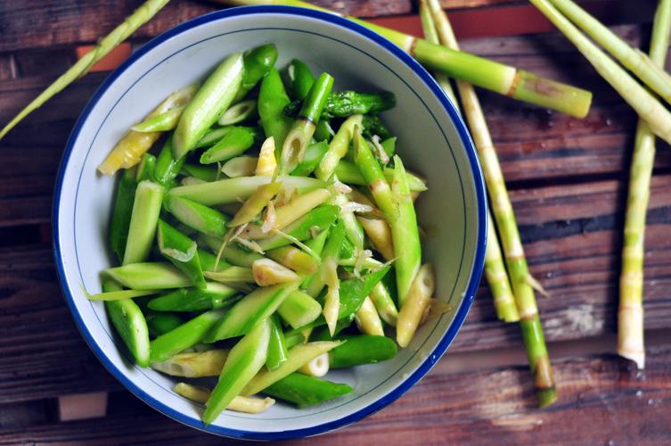 肉炒鲜竹笋的家常做法（肉炒鲜竹笋的家常做法视频）-第4张图片-窝头美食网