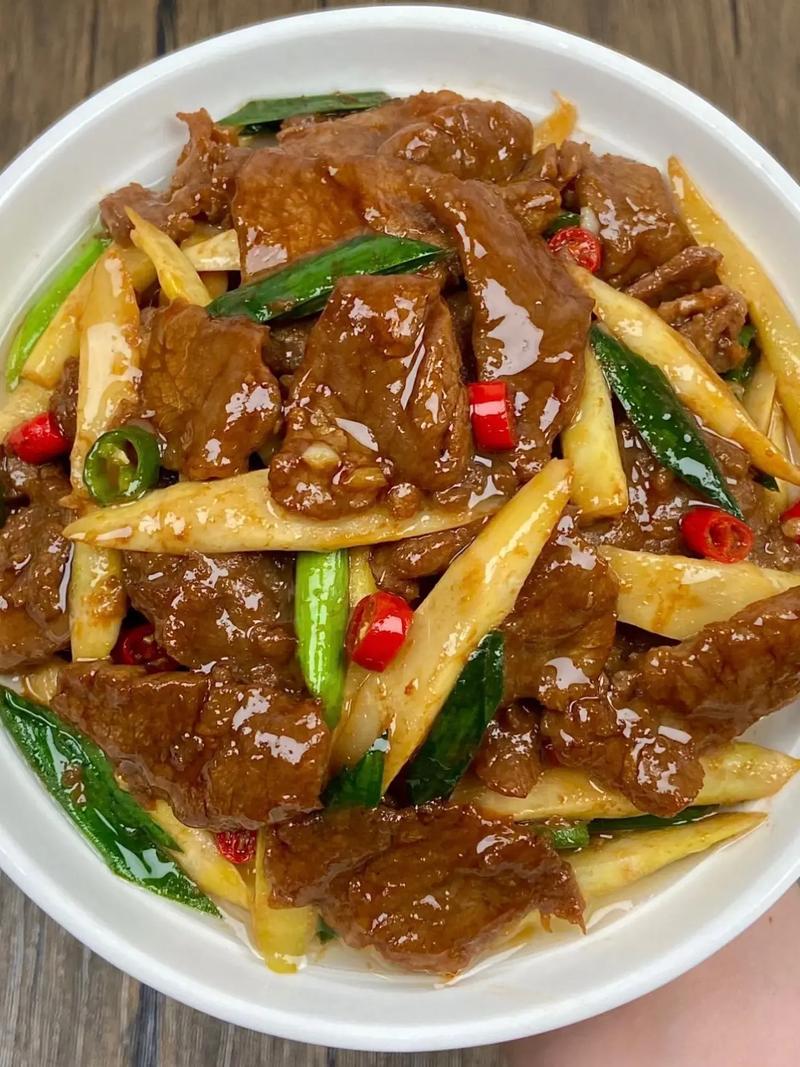 肉炒鲜竹笋的家常做法（肉炒鲜竹笋的家常做法视频）-第5张图片-窝头美食网
