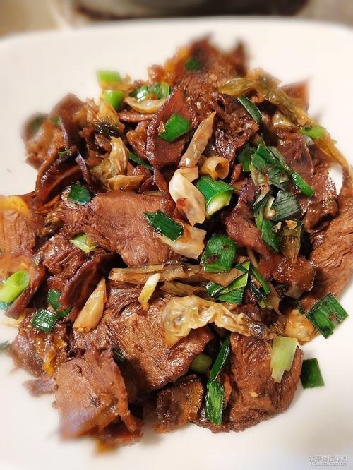 香菜青椒炒卤牛肉的做法(香菜辣椒炒牛肉的做法)-第5张图片-窝头美食网 香菜青椒炒卤牛肉的做法(香菜辣椒炒牛肉的做法)-第5张图片-窝头美食网