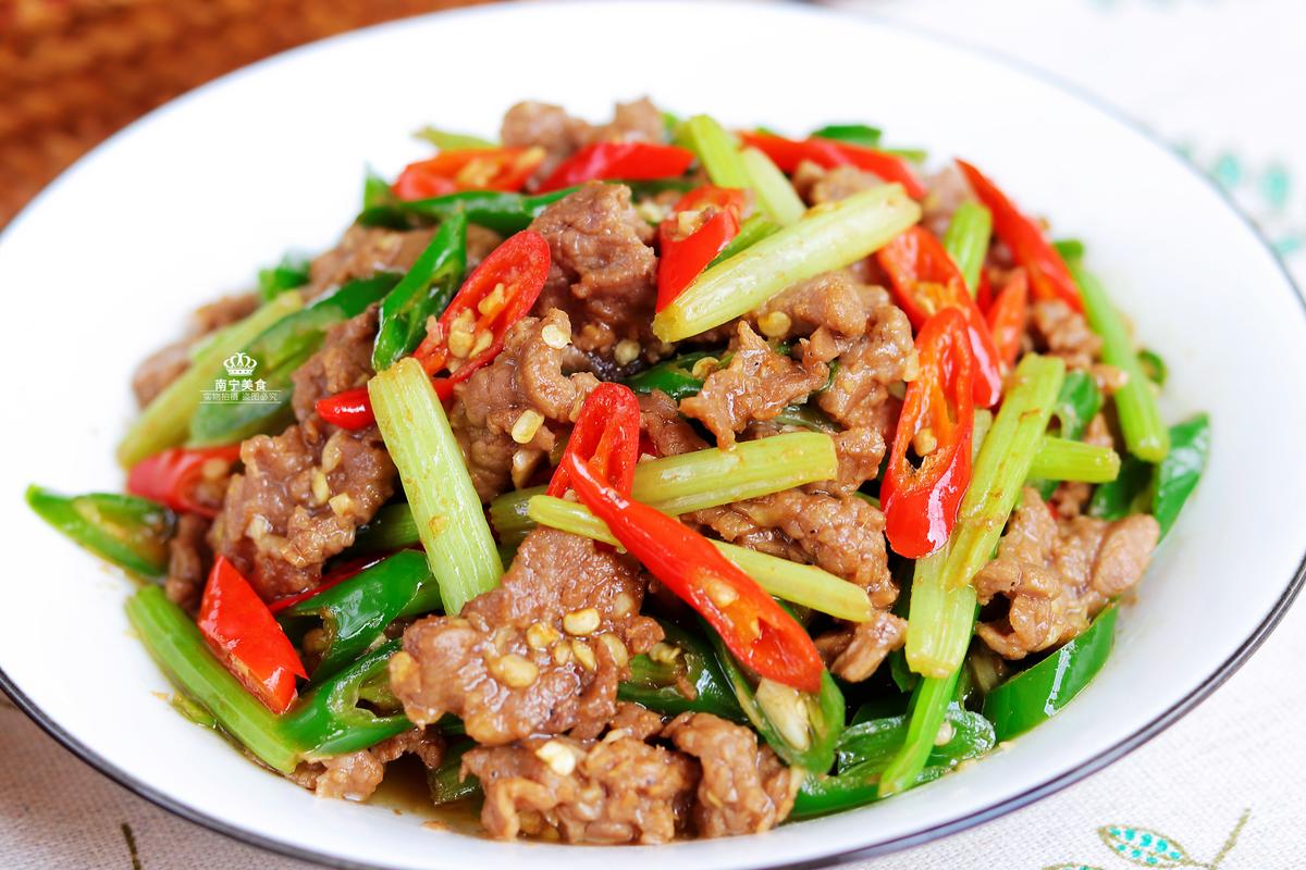 牛肉炒小青椒的做法(牛肉炒小青椒的做法窍门)-第1张图片-窝头美食网 牛肉炒小青椒的做法(牛肉炒小青椒的做法窍门)-第1张图片-窝头美食网