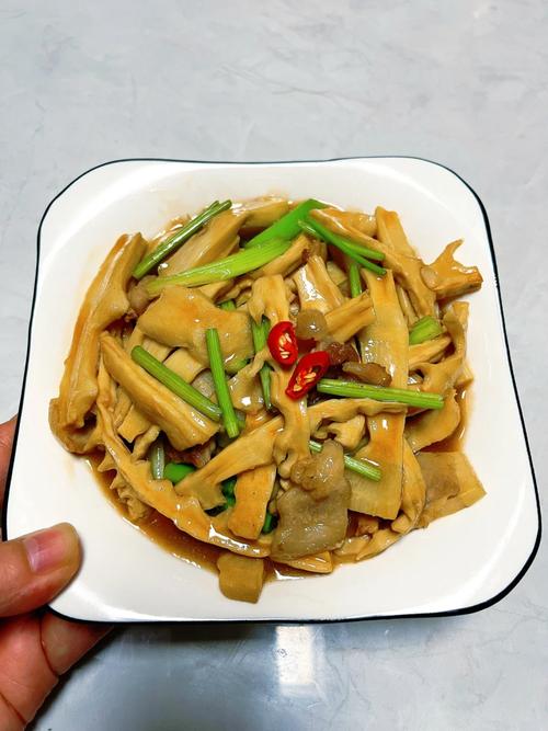 嫩竹笋炒五花肉做法视频(嫩竹笋炒五花肉做法视频教程)-第6张图片-窝头美食网 嫩竹笋炒五花肉做法视频(嫩竹笋炒五花肉做法视频教程)-第6张图片-窝头美食网