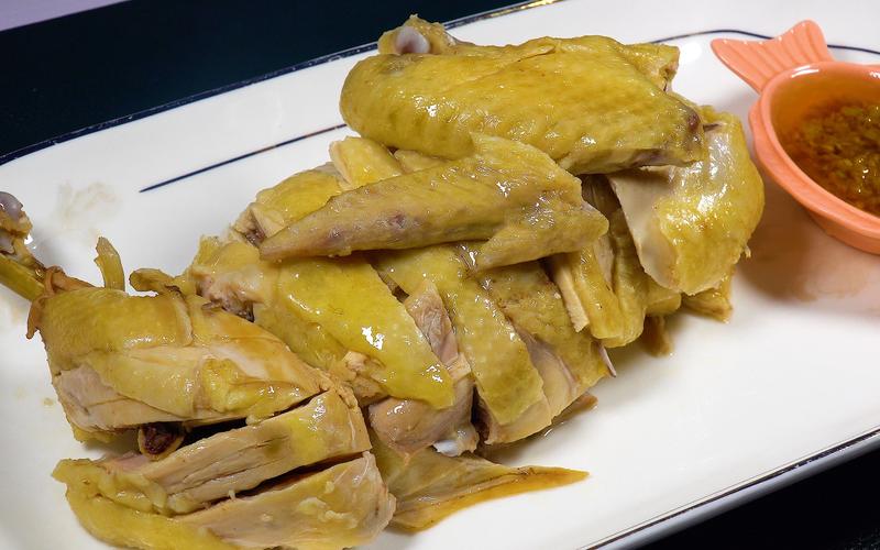 半个白斩鸡做法(半个白斩鸡做法视频)-第1张图片-窝头美食网 半个白斩鸡做法(半个白斩鸡做法视频)-第1张图片-窝头美食网