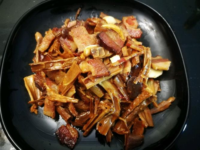 竹笋干炒廋肉的家常做法（竹笋干炒肉怎么做）-第1张图片-窝头美食网