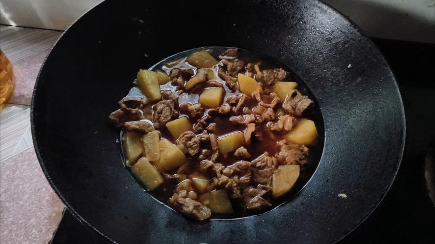 牛肉炒土豆青椒做法窍门（牛肉炒土豆青椒做法窍门图片）-第1张图片-窝头美食网