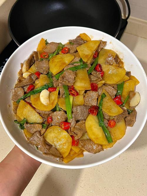 牛肉炒土豆青椒做法窍门（牛肉炒土豆青椒做法窍门图片）-第4张图片-窝头美食网