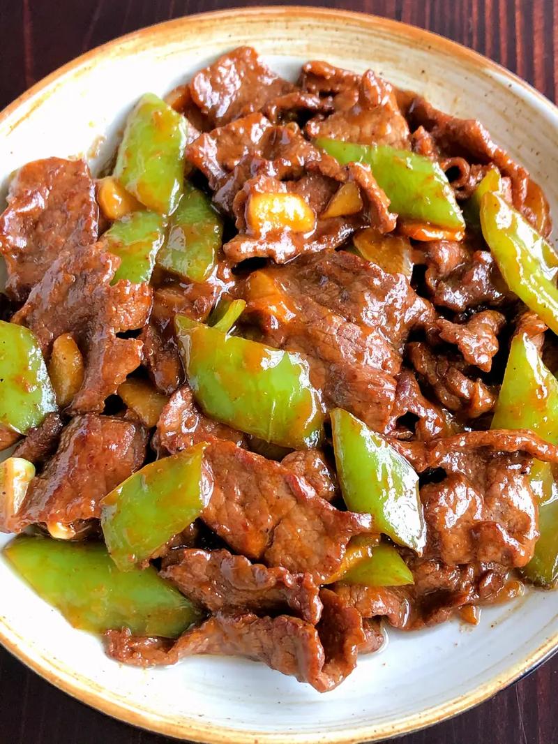 青椒炒牛肉家常做法(青椒炒牛肉的好吃做法,只需几步就能轻松搞定!)-第2张图片-窝头美食网 青椒炒牛肉家常做法(青椒炒牛肉的好吃做法,只需几步就能轻松搞定!)-第2张图片-窝头美食网