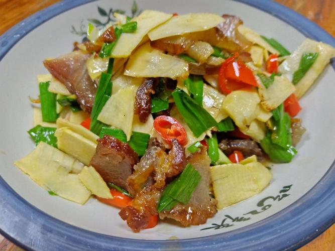 辣肉炒竹笋做法视频大全(辣肉烧笋)-第6张图片-窝头美食网 辣肉炒竹笋做法视频大全(辣肉烧笋)-第6张图片-窝头美食网