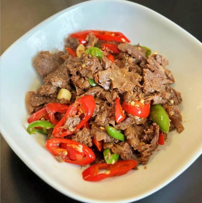青椒炒卤牛肉的做法(青椒炒卤牛肉的做法大全家常)-第2张图片-窝头美食网 青椒炒卤牛肉的做法(青椒炒卤牛肉的做法大全家常)-第2张图片-窝头美食网