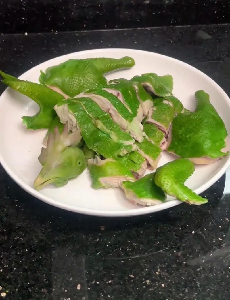 白斩鸡做法腌制(白斩鸡做法腌制视频)-第5张图片-窝头美食网 白斩鸡做法腌制(白斩鸡做法腌制视频)-第5张图片-窝头美食网