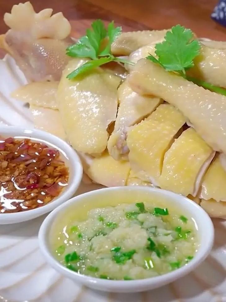隔水白斩鸡做法(隔水蒸白切鸡的做法简单做法)-第4张图片-窝头美食网 隔水白斩鸡做法(隔水蒸白切鸡的做法简单做法)-第4张图片-窝头美食网