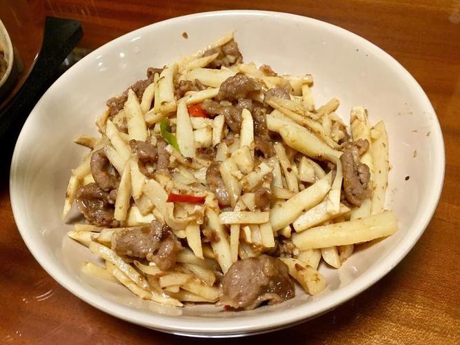 毛竹笋炒肉的做法（毛竹笋炒肉的做法窍门）-第2张图片-窝头美食网
