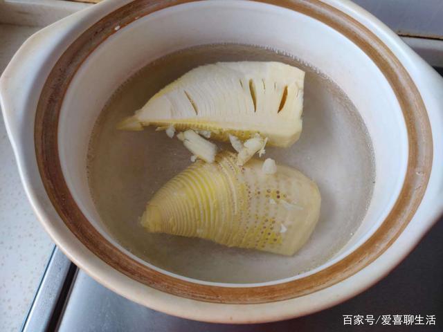 毛竹笋炒肉的做法（毛竹笋炒肉的做法窍门）-第4张图片-窝头美食网