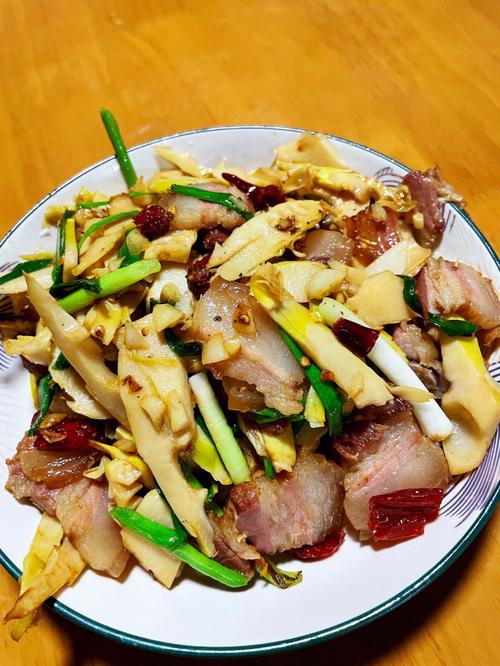 毛竹笋炒肉的做法（毛竹笋炒肉的做法窍门）-第8张图片-窝头美食网
