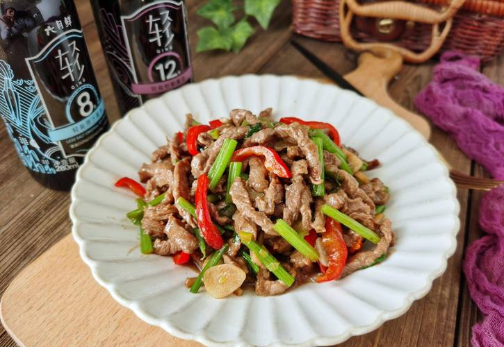 青椒土豆片炒牛肉片的做法(牛肉和土豆炒青椒怎么炒好吃)-第8张图片-窝头美食网 青椒土豆片炒牛肉片的做法(牛肉和土豆炒青椒怎么炒好吃)-第8张图片-窝头美食网