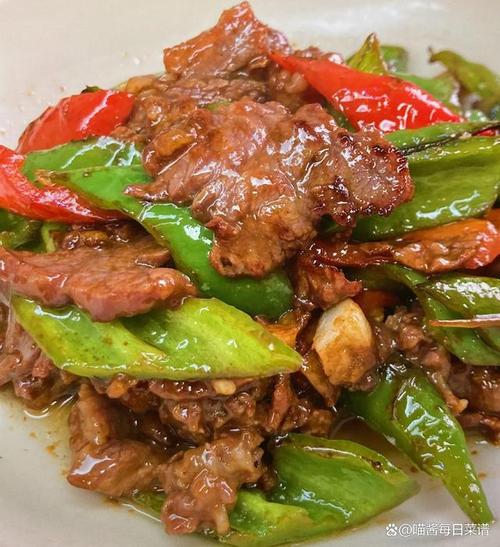 青椒红椒炒牛肉的做法(青红辣椒炒牛肉)-第2张图片-窝头美食网 青椒红椒炒牛肉的做法(青红辣椒炒牛肉)-第2张图片-窝头美食网