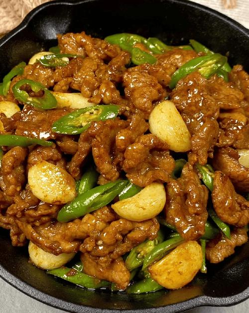 青椒炒牛肉片的做法（青椒炒牛肉片的做法大全家常）-第4张图片-窝头美食网
