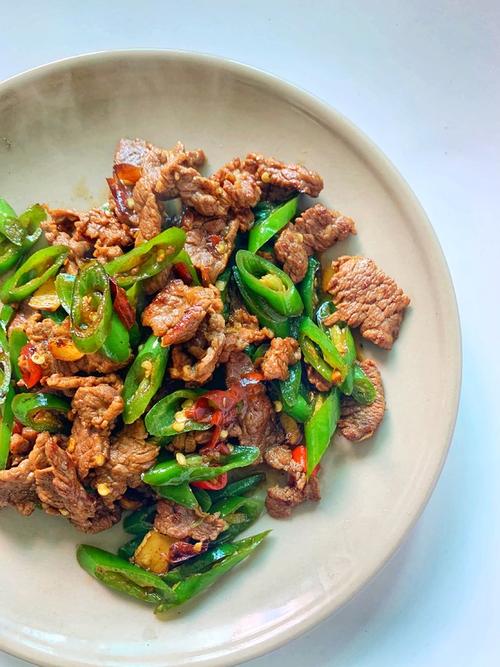 炒牛肉青椒牛肉的做法（怎样做牛肉炒青椒）-第5张图片-窝头美食网