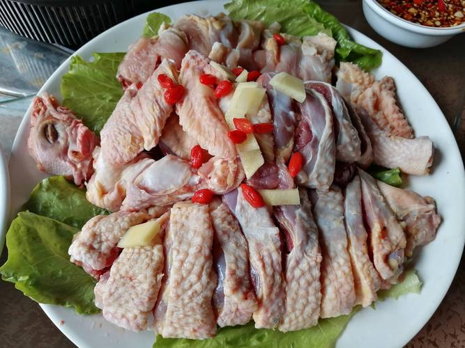 白斩鸡工厂做法(白斩鸡制作视频)-第2张图片-窝头美食网 白斩鸡工厂做法(白斩鸡制作视频)-第2张图片-窝头美食网