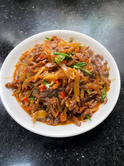 青椒炒牛肉芹菜做法(牛肉炒青椒芹菜的做法)-第8张图片-窝头美食网 青椒炒牛肉芹菜做法(牛肉炒青椒芹菜的做法)-第8张图片-窝头美食网