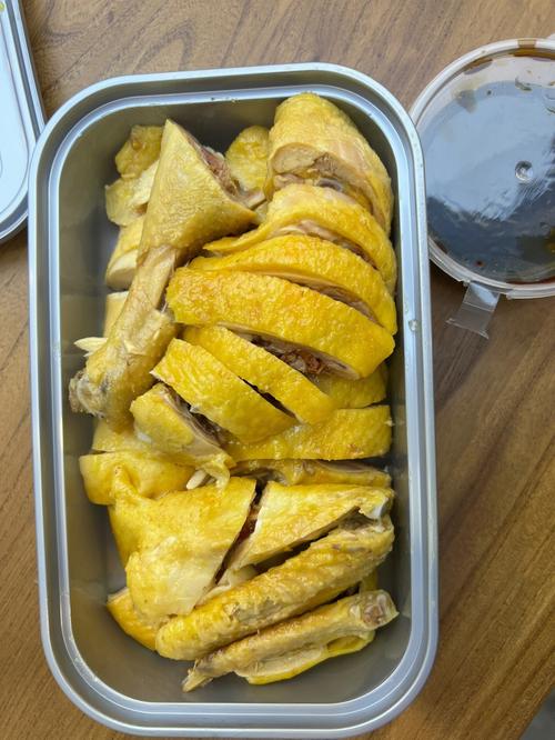 白白斩鸡的做法(天天饮食白斩鸡做法)-第1张图片-窝头美食网 白白斩鸡的做法(天天饮食白斩鸡做法)-第1张图片-窝头美食网