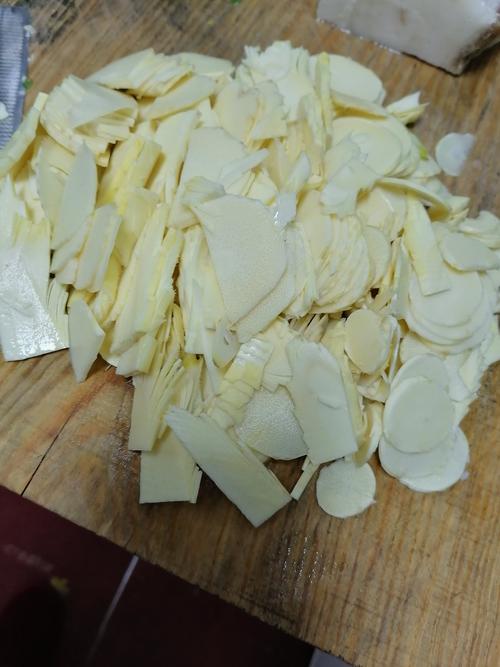 三层肉炒小竹笋的做法(三层肉炒小竹笋的做法大全)-第4张图片-窝头美食网 三层肉炒小竹笋的做法(三层肉炒小竹笋的做法大全)-第4张图片-窝头美食网