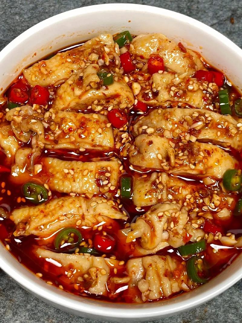 川菜白斩鸡做法（川菜白斩鸡做法及配料）-第7张图片-窝头美食网