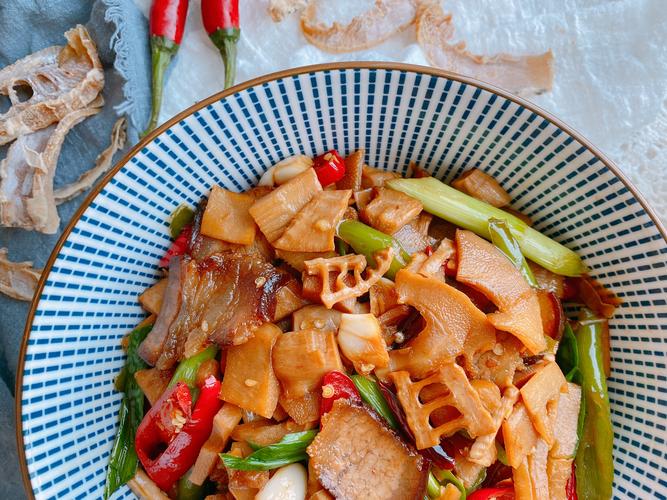 泡发竹笋干炒肉的做法（泡发 笋干）-第3张图片-窝头美食网