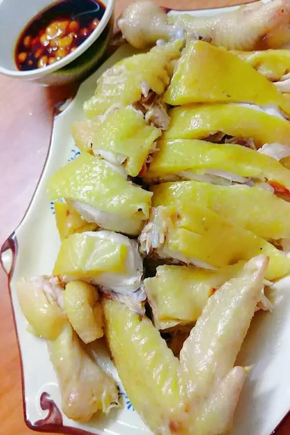 正中白斩鸡做法(白斩鸡的斩法)-第4张图片-窝头美食网 正中白斩鸡做法(白斩鸡的斩法)-第4张图片-窝头美食网