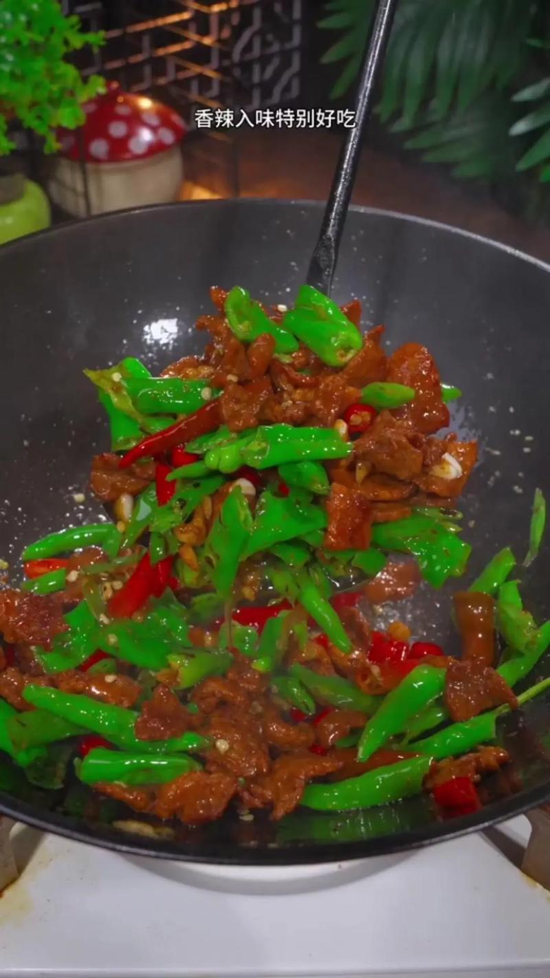 温州青椒炒牛肉的做法（青椒炒牛肉的好吃做法,只需几步就能轻松搞定!）-第8张图片-窝头美食网
