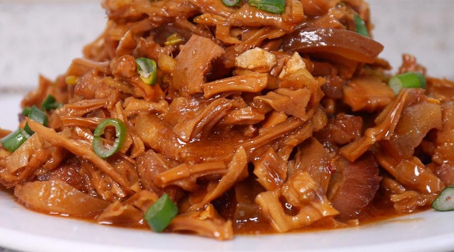 柴火竹笋炒肉做法(竹笋炒烧肉的做法)-第3张图片-窝头美食网 柴火竹笋炒肉做法(竹笋炒烧肉的做法)-第3张图片-窝头美食网