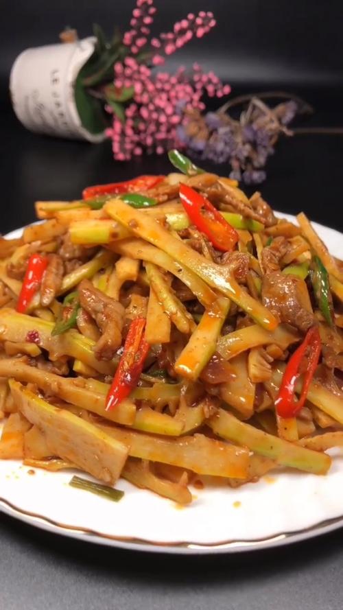 肉炒鲜竹笋做法(肉炒鲜竹笋的做法)-第2张图片-窝头美食网 肉炒鲜竹笋做法(肉炒鲜竹笋的做法)-第2张图片-窝头美食网