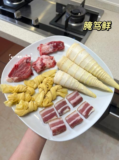 竹笋炒肉做法芦笋(芦笋小炒肉)-第1张图片-窝头美食网 竹笋炒肉做法芦笋(芦笋小炒肉)-第1张图片-窝头美食网