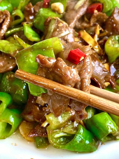青椒炒牛肉的正宗做法湘菜(青椒炒牛肉的简单做法)-第3张图片-窝头美食网 青椒炒牛肉的正宗做法湘菜(青椒炒牛肉的简单做法)-第3张图片-窝头美食网
