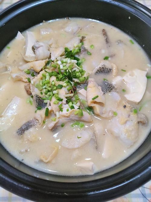 鲤鱼豆腐汤的家常做法(鲤鱼豆腐汤怎么煮)-第3张图片-窝头美食网 鲤鱼豆腐汤的家常做法(鲤鱼豆腐汤怎么煮)-第3张图片-窝头美食网