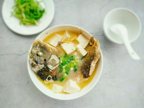 鲤鱼豆腐汤的家常做法(鲤鱼豆腐汤怎么煮)-第4张图片-窝头美食网 鲤鱼豆腐汤的家常做法(鲤鱼豆腐汤怎么煮)-第4张图片-窝头美食网