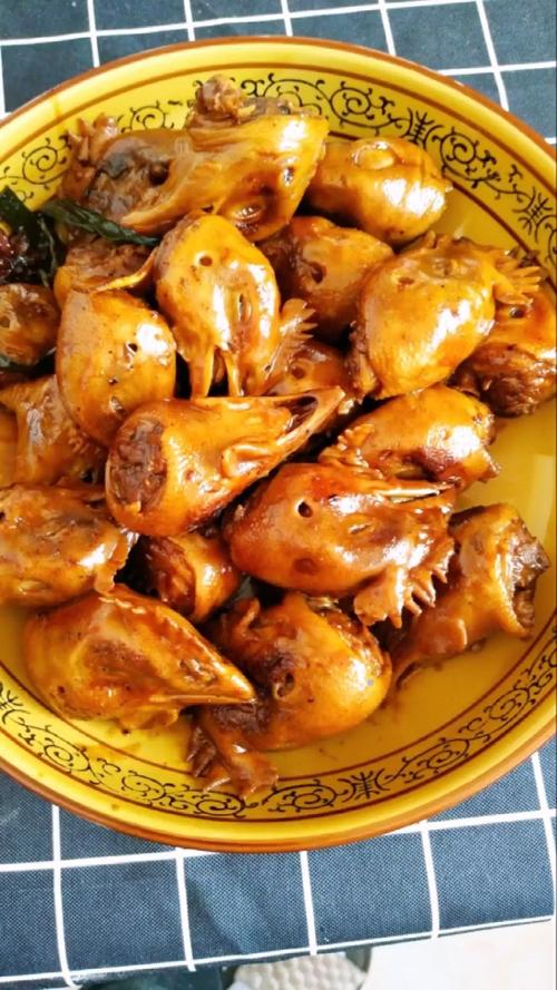 卤鸡头做法(卤鸡头怎么做简单好吃)-第4张图片-窝头美食网 卤鸡头做法(卤鸡头怎么做简单好吃)-第4张图片-窝头美食网
