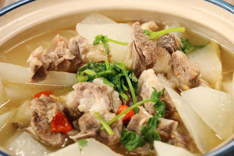 萝卜烧羊肉的家常做法(炖羊肉三放三不放)-第1张图片-窝头美食网 萝卜烧羊肉的家常做法(炖羊肉三放三不放)-第1张图片-窝头美食网