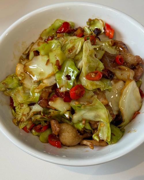 肉炒圆白菜的家常做法(肉炒圆白菜的家常做法窍门)-第3张图片-窝头美食网 肉炒圆白菜的家常做法(肉炒圆白菜的家常做法窍门)-第3张图片-窝头美食网