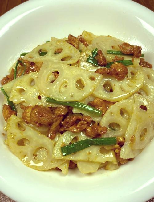 莲藕炒肉做法(莲藕炒肉片做法)-第6张图片-窝头美食网 莲藕炒肉做法(莲藕炒肉片做法)-第6张图片-窝头美食网