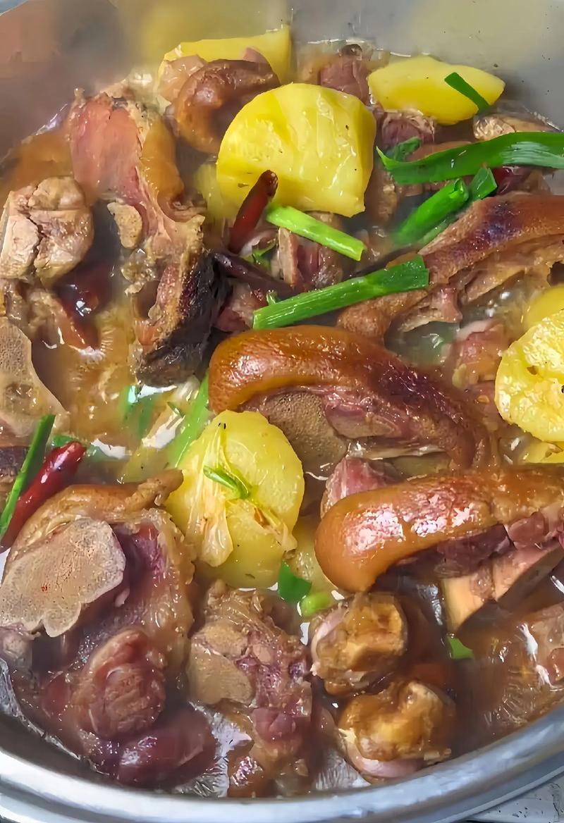 猪脚炖土豆的家常做法(猪脚炖土豆的家常做法窍门)-第4张图片-窝头美食网 猪脚炖土豆的家常做法(猪脚炖土豆的家常做法窍门)-第4张图片-窝头美食网