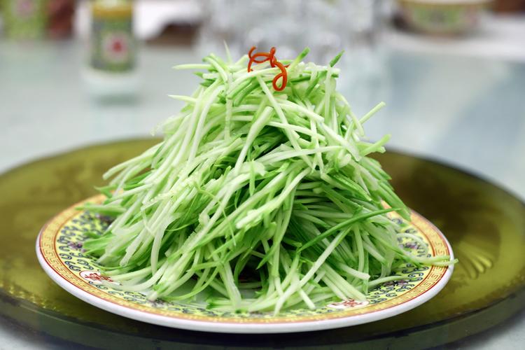 凉拌葫芦丝的做法大全(凉拌葫芦丝是西葫芦吗)-第4张图片-窝头美食网 凉拌葫芦丝的做法大全(凉拌葫芦丝是西葫芦吗)-第4张图片-窝头美食网