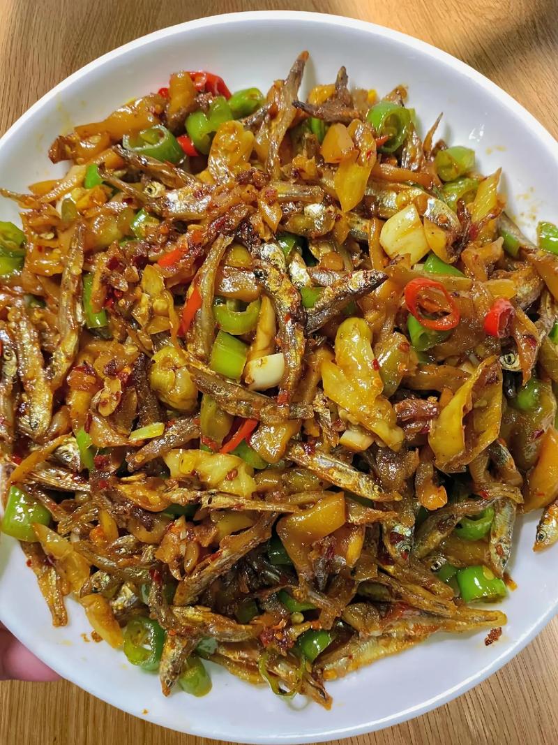 小炒鱼的做法大全（炒小鱼怎么炒好吃又简单）-第2张图片-窝头美食网